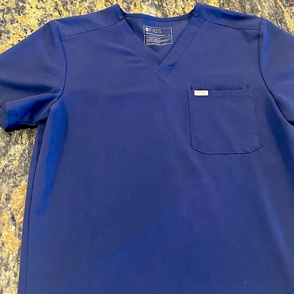 Mens L Figs Scrub Top worn once
